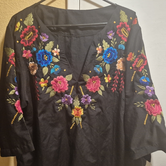 Embroidered Black Floral Women's Top - Picture 7 of 11